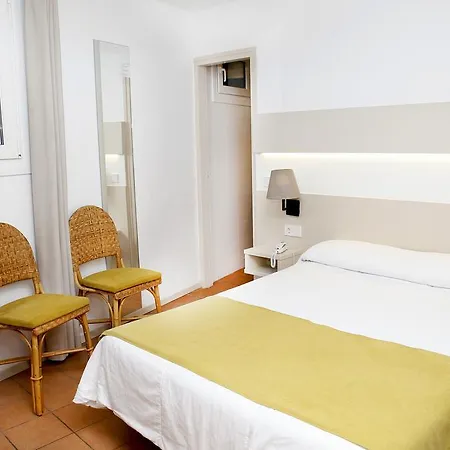 Отель Ubaldo Кадакес